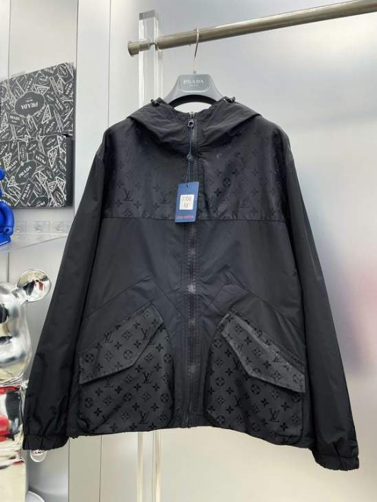 Picture of Louis Vuitton Jackets _SKULVM-3XLxetr6931868